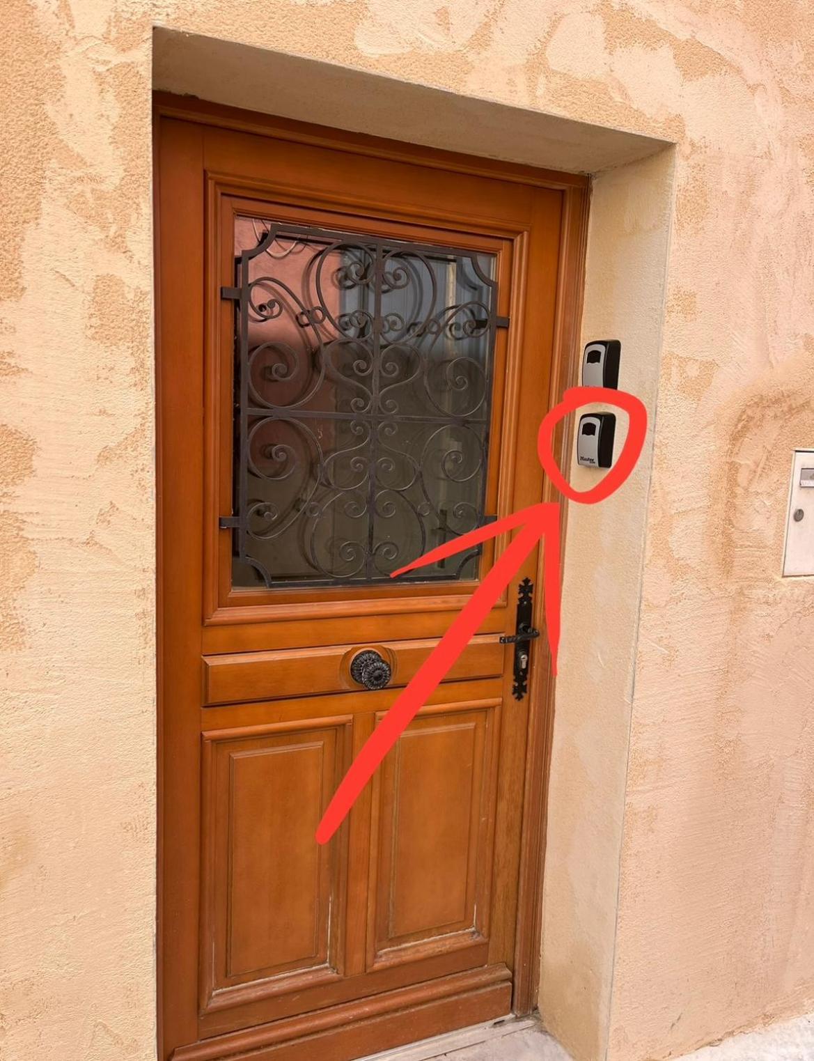 Entre Tendance Et Authenticite - La Voute Nimes Exterior photo